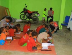 Program Si-IPAR Operasi Rasaka Cartenz 2025: Polri Hadir Mengajar Anak-anak Papua di kab. Yalimo