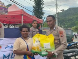 Polda Papua Gelar Gerakan Pangan Murah di Aspol Kloofkamp, Sediakan 100 Sak Beras Harga Terjangkau untuk Warga