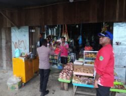 Jelang HUT RI ke-80, Polres Nduga Gelorakan Cinta Tanah Air Melalui Pembagian Bendera Merah Putih