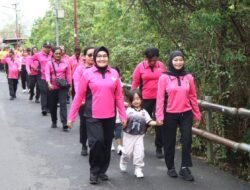 Kapolres Asmat Polda Papua Laksanakan Jalan Santai Bersama Puluhan Masyarakat Asmat
