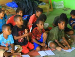 Satgas Si-Ipar Hadirkan Kelas Ceria, Anak-anak Yalimo Belajar Cara Cepat Berhitung