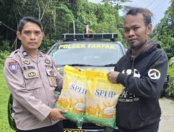 Polsek Fakfak Gelar Gerakan Pangan Murah Beras Sphp Untuk Warga