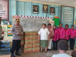 Kepedulian Kapolda Papua, Ratusan Murid SD Inpres Kasonaweja Terima Bantuan Susu
