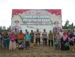 Polda Papua Barat Gelar Penanaman Jagung di Lahan Kelompok Tani Margo Mulyo