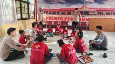 Program si-ipar operasi rasaka cartenz 2025 polres pegunungan bintang kegiatan belajar rutin anak-anak di distrik oksibil kab. pegunungan bintang