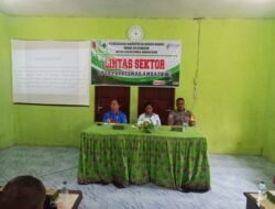 Bhabinkamtibmas Kampung Kanggewot Hadiri Giat Lintas Sektoral Uptd Puskesmas Ambatkwi