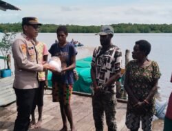 Kapolsek Atsj Berikan Bantuan Jaring Kepada Nelayan