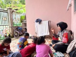 Operasi Rasaka Cartenz 2025 Latih Anak-Anak Menulis Rapi di Distrik Heram