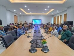 Gubernur Papua Terima Aspirasi Forum Adat Tabi-Saireri Soal Pembakaran Mahkota Cenderawasih