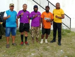 Polres Tolikara Polda Papua Melalui Sat Binmas Menghadiri Kegiatan Penutupan Pertadingan Sepak Bola