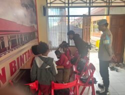 Program Si-IPAR Operasi Rasaka Cartenz 2025 Polres Pegunungan Bintang Hadir Mengajar Berhitung Cepat Anak-anak
