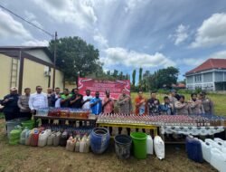 Polres Merauke Musnahkan Ribuan Liter Miras Ilegal dan Miras Lokal Jenis Sopi Hasil Kegiatan Rutin yang Ditingkatkan