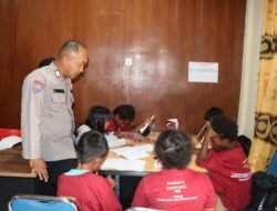 Program Si-IPAR Operasi Rasaka Cartenz 2025 Hadir di Oksibil: Anak-Anak Belajar Berhitung, Membaca, dan Mengenal Huruf Bersama Polri
