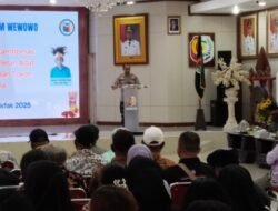 Polres Fakfak Tekankan Pendekatan Humanis Jelang Akhir Tahun dalam Prosesi Adat Wewowo