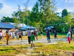 Bhabinkamtibmas Serahkan Bantuan Alat Olahraga kepada Pemuda di Lokasi Binaannya