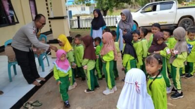 Kapolsek Jagebob Bersama Anggota Laksanakan Program Polisi Sahabat Anak