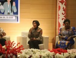 Polres Merauke Hadiri Talk Show dan Fashion Show dalam Rangka Hari Ibu ke-97 Tahun 2025