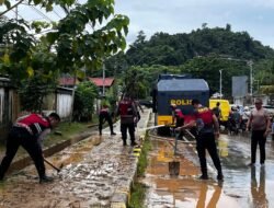 Ditsamapta Polda Papua Sigap Tangani Longsor dan Lumpur Saat Patroli Tombak 5.0