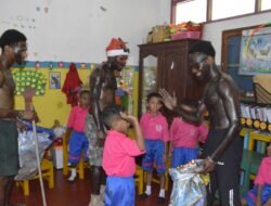 Bhayangkari dan SPPG Polda Papua Tebar Sukacita Natal Lewat Pembagian MBG dan Bingkisan di Jayapura