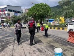 Respon Cepat Operasi Lilin Cartenz 2025, Polisi Amankan Jalan Sam Ratulangi dari Tumpahan Solar
