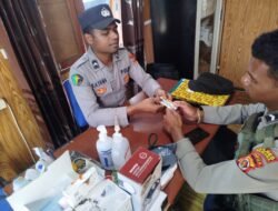 Jaga Personel Tetap Fit Selama Operasi Lilin Cartenz, Sidokkes Polres Tolikara Rutin Berikan Pelayanan Kesehatan