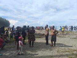 Polres Sarmi Lakukan Pencarian Pelajar yang Tenggelam di Pantai Tarontah Distrik Bonggo