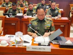 Panglima TNI Dampingi Menhan RI Rapat Kerja dengan Komisi I DPR RI