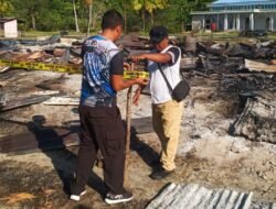 Respons cepat Polsek Karas bersama Koramil dan warga padamkan kebakaran di Kampung Malakuli