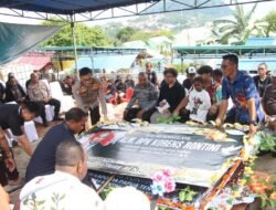Doa dan Penghormatan Terakhir Iringi Pemakaman Ayahanda Kapolda Papua Tengah