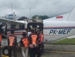Dari Pedalaman Koroway ke Sentani, Polri Amankan Kedatangan Tenaga Pendidik dan Medis