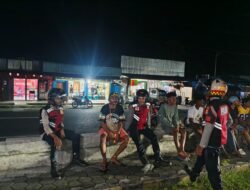 Satuan Samapta Polres Waropen Intensifkan Patroli Dialogis Malam Hari, Jaga Kamtibmas Tetap Kondusif