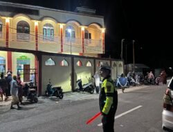 Jaga Kekhusyukan Ibadah, Satlantas Polres Sarmi Kawal Arus Lalu Lintas di Sekitar Masjid