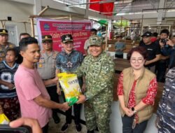 Jelang Idul Fitri 1447 H, Dandim 1310/Bitung Bersama Forkopimda Minut Sidak Pasar dan Bagikan Kupon Subsidi Sembako di Pasar Airmadidi