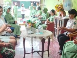Danramil 1310-06/Airmadidi Dampingi Ketua Persit KCK Daerah XIII/Merdeka Ny. Lely Mirza Agus, Dalam Rangka Anjangsana dan Berikan Tali Asih di Wilayah Kodim 1310/Bitung