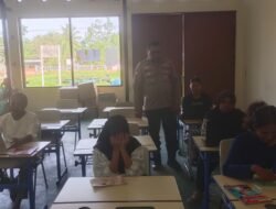Satuan Binmas Polres Teluk Bintuni Gelar Kegiatan Belajar Mengajar Tik Bagi Siswa-siswi Pkbm Kasih Rumbai Koteka