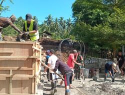 Pengecoran Blok Angkur Dikebut, TNI dan Warga Percepat Pembangunan Jembatan Perintis Garuda