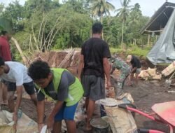 Demi Terwujudnya Impian Warga, Babinsa dan Warga Rap-Rap Kebut Struktur Angkur Jembatan Perintis Garuda
