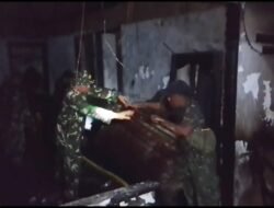 Aksi Cepat Unit Damkar Kodim 1310/Bitung Bantu Padamkan Kebakaran Tiga Rumah Warga