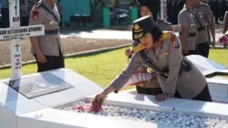 Polda Papua Barat Gelar Ziarah Rombongan dan Upacara Tabur Bunga di Laut dalam Rangka Menyambut Hari Bhayangkara ke-80
