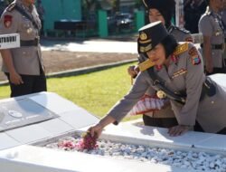 Polda Papua Barat Gelar Ziarah Rombongan dan Upacara Tabur Bunga di Laut dalam Rangka Menyambut Hari Bhayangkara ke-80