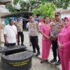 Peringati Hari Bhayangkara ke-80, Polresta Manokwari Salurkan Bantuan Sumur Bor di Fanindi Pantai Manokwari