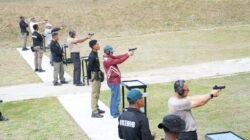 Kapolda Papua Barat Bersama Para PJU Laksanakan Latihan Menembak