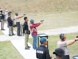 Kapolda Papua Barat Bersama Para PJU Laksanakan Latihan Menembak