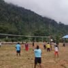Jelang HUT ke-81 RI, Bhabinkamtibmas Polres Kaimana Berbagi Bola untuk Warga Binaan