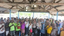 Bakti Sosial Hari Jadi Polwan ke-78, Polda Papua Barat Salurkan 200 Paket Sembako kepada Warga Kampung Aipiri Susweni