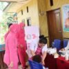 Bhayangkari Peduli Sambut HKGB ke-74, Ketua Bhayangkari Cabang Teluk Bintuni Kunjungi Posyandu Moskona Utara