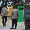 Di Tengah Kekeringan, Polres Fakfak Hadir Bawa 13.200 Liter Air Bersih untuk Gereja dan Pesantren