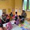 Atasi Kebosanan Anak Akibat Karhutla, Polsek Fakfak Timur Bersama Tim Ekspedisi Patriot Unhas Hadirkan Keceriaan di RUKITA Kampung Weri