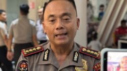 Sambut HUT Humas Polri ke-75, Bidhumas Polda Papua Barat Lanjutkan Rangkaian Bakti Sosial dengan Donor Darah Dan Pemeriksaan Mata Serta Pembagian 80 Kacamata Gratis